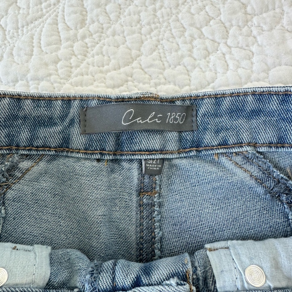 Star Patterned Blue Denim Shorts - Picture 4 of 7